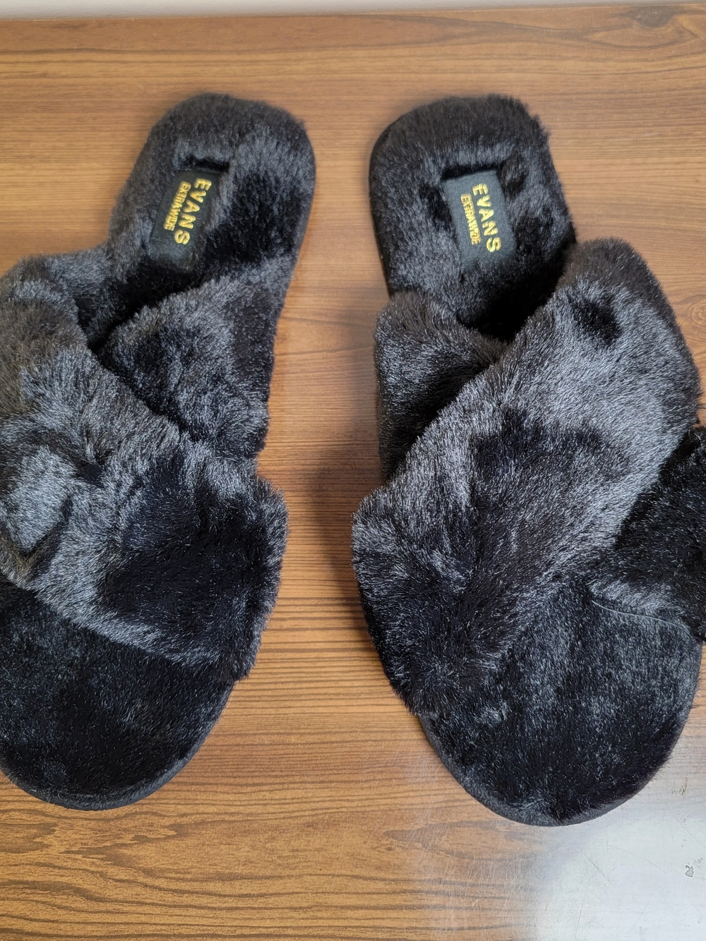 Evans Signature Women's Plush Crisscross Slide Slippers In Black - Size S